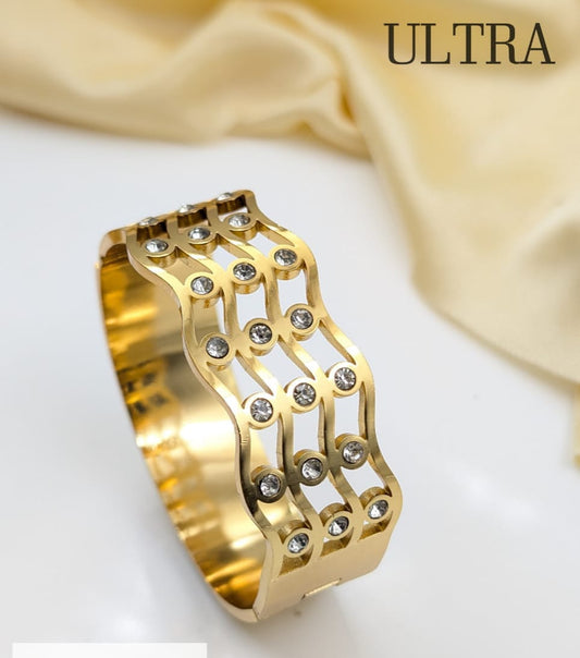 Ultra Wave Gem Cuff
