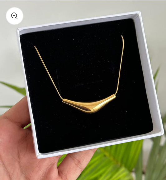 Sculpted Gold Droplet Necklace