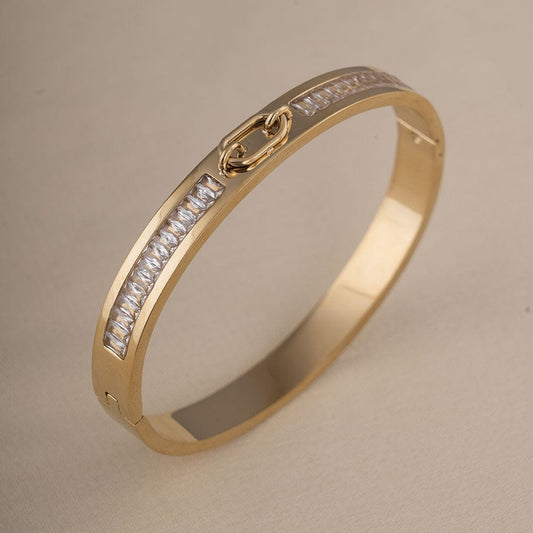 Gold Chain-Link Gem Bracelet