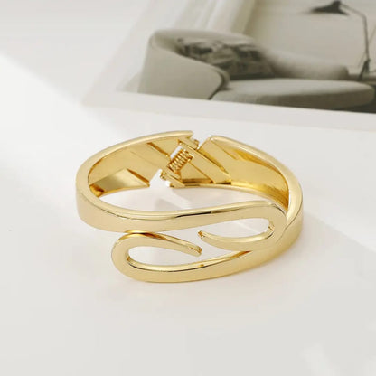 Sculpted Swirl Cuff – Polished Gold