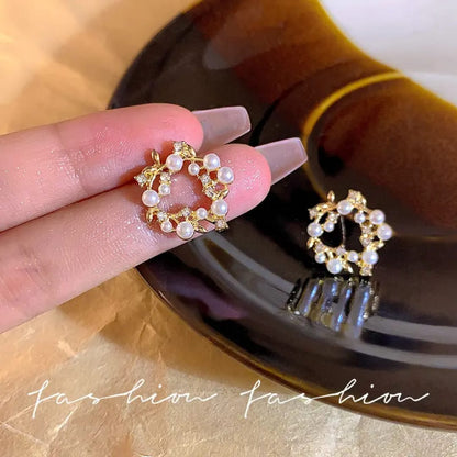 Golden Wreath Pearl Earrings