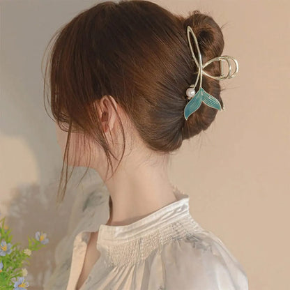 Elegance Afloat Hair Clip