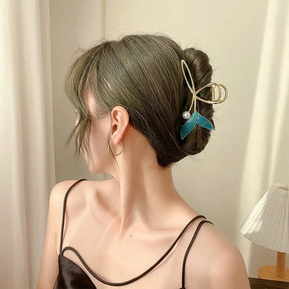 Elegance Afloat Hair Clip