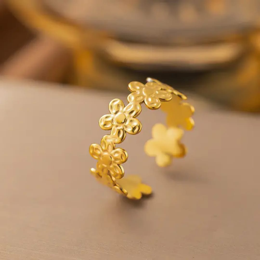 Golden Daisy Chain Ring