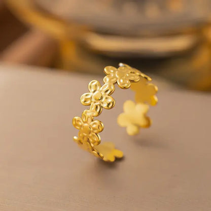 Golden Daisy Chain Ring