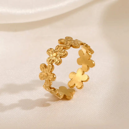 Golden Daisy Chain Ring