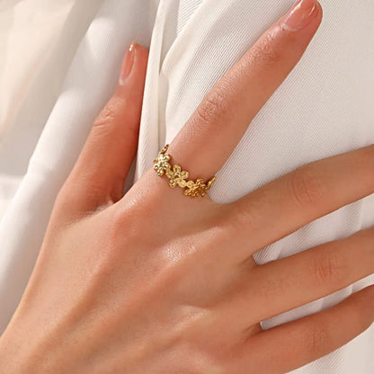 Golden Daisy Chain Ring