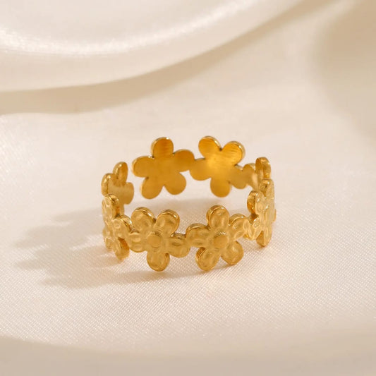 Golden Daisy Chain Ring