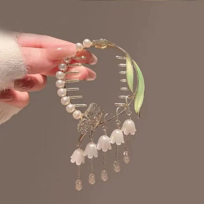Verdant Pearl Tassel Comb Clip