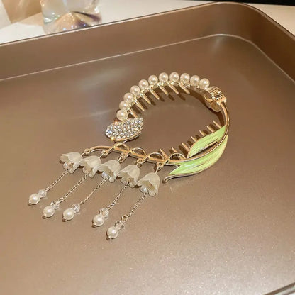 Verdant Pearl Tassel Comb Clip