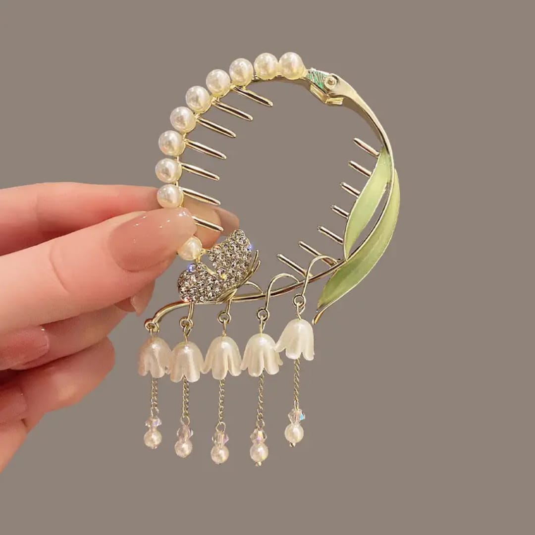 Verdant Pearl Tassel Comb Clip