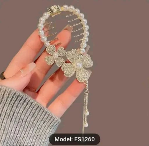 Pearl Bloom Hair Comb Clip