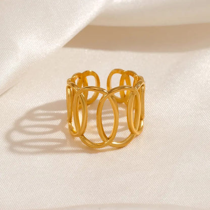 Interlinked Elegance Gold Ring