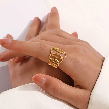 Interlinked Elegance Gold Ring