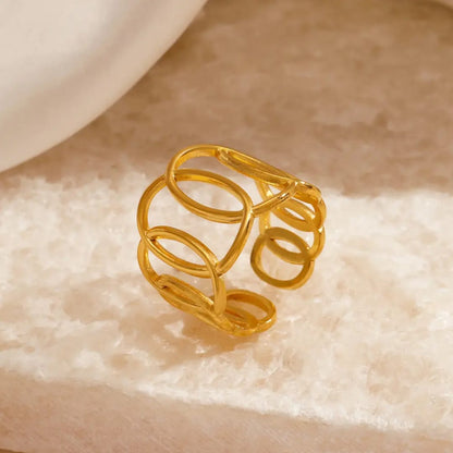 Interlinked Elegance Gold Ring