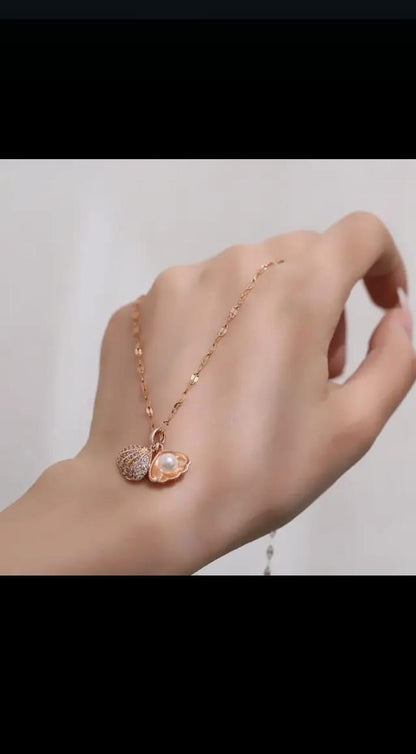 Seashell Pearl Pendant Necklace