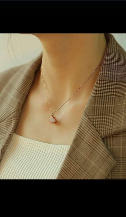 Seashell Pearl Pendant Necklace