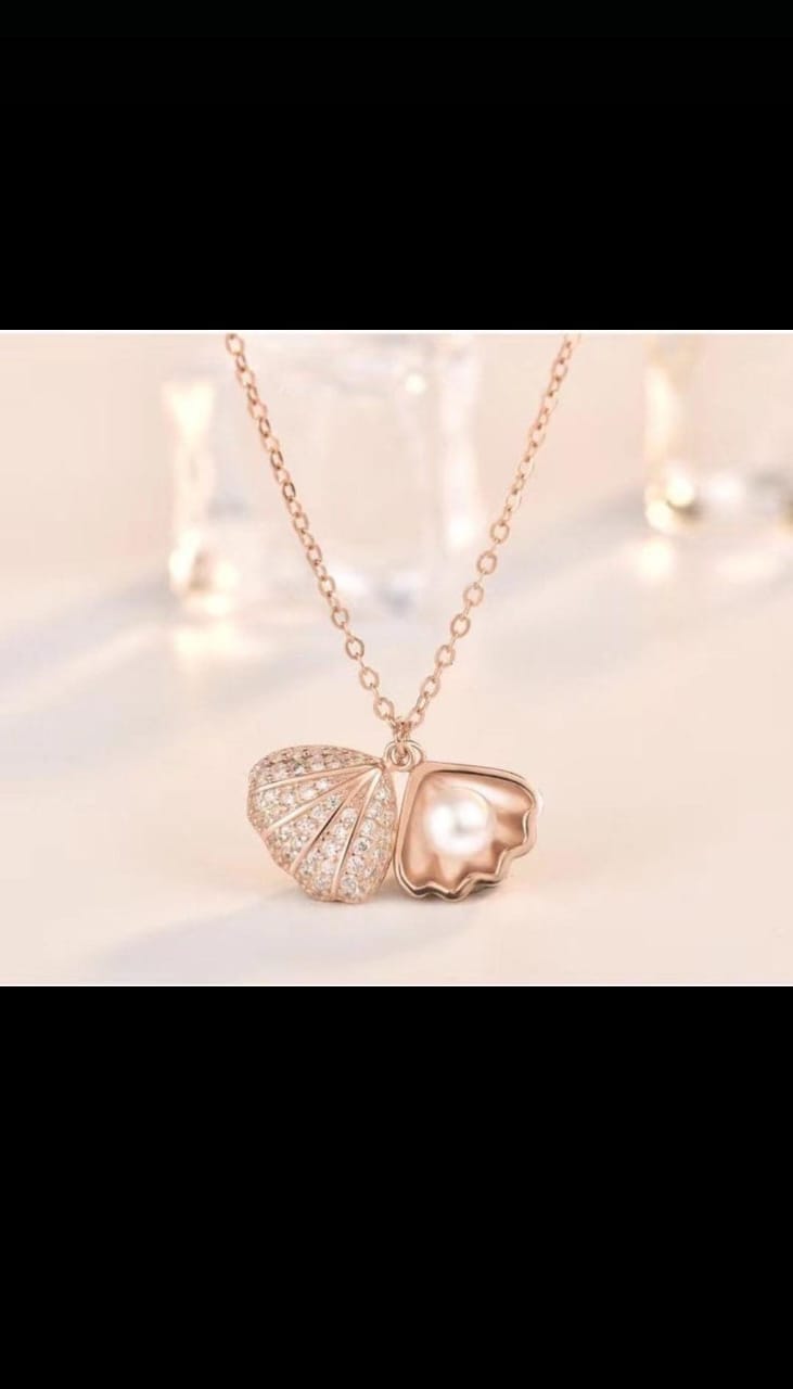 Seashell Pearl Pendant Necklace