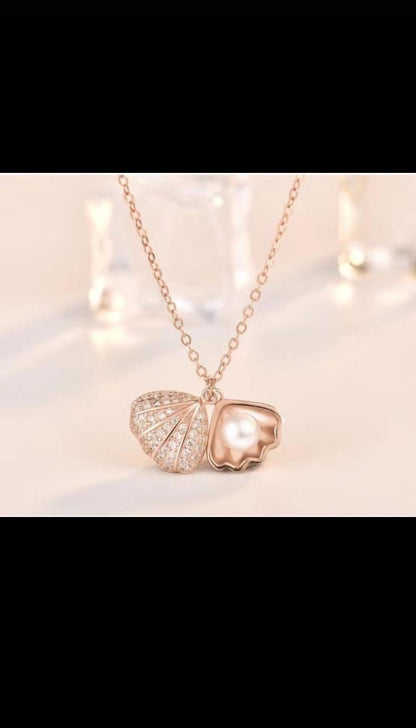 Seashell Pearl Pendant Necklace