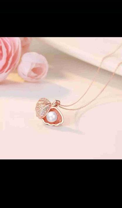 Seashell Pearl Pendant Necklace
