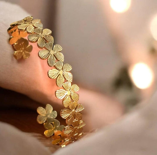 Gold Clover Link Bracelet