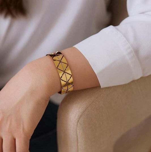 Gold Geometric Pattern Bangle