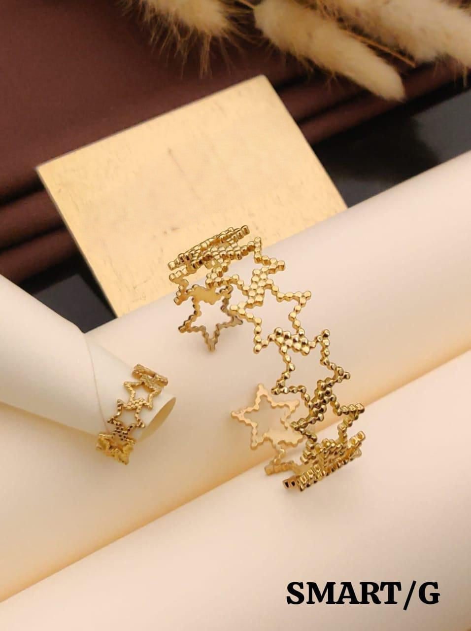 Celestial Bond Interlinked Star Gold Ring Set