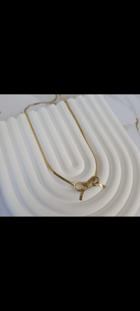 Gold Bow Necklace