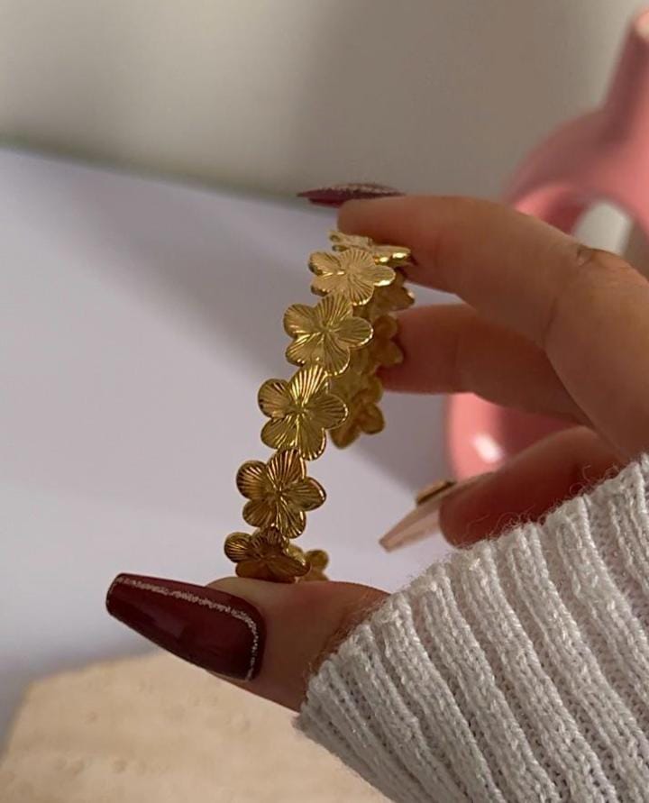 Golden Petal Chain Bracelet