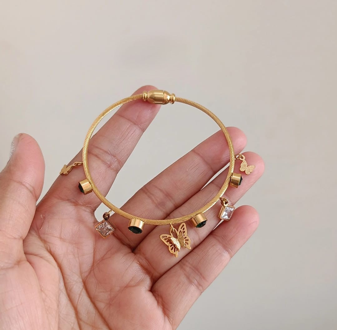 Gold Cable Charm Bracelet with Tree Heart