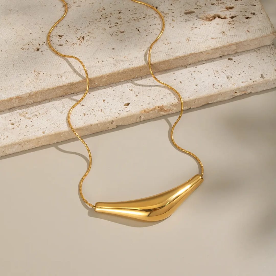 Sculpted Gold Droplet Necklace