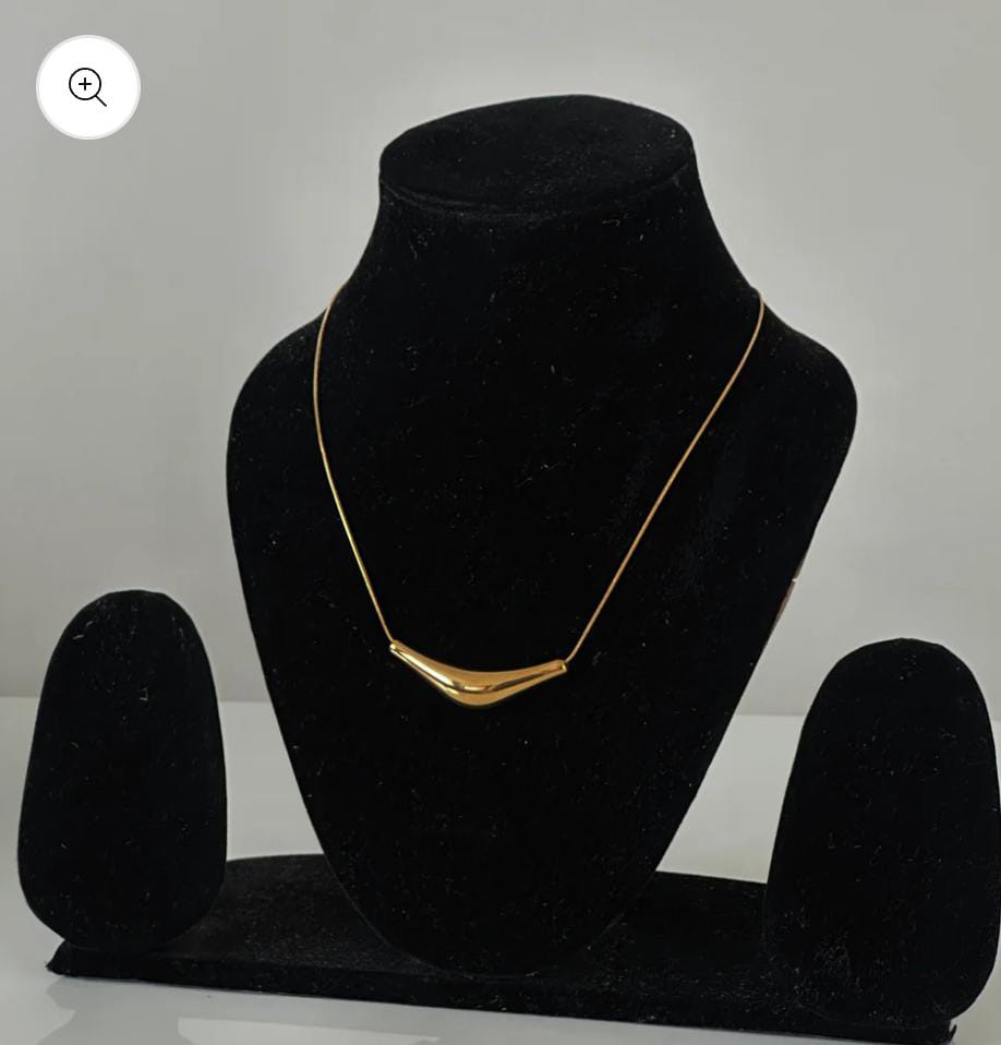Sculpted Gold Droplet Necklace