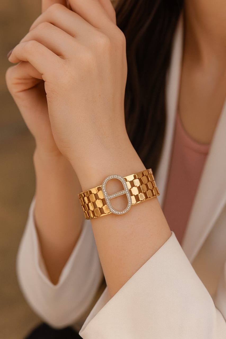 Iconic Oval Charm Bracelet