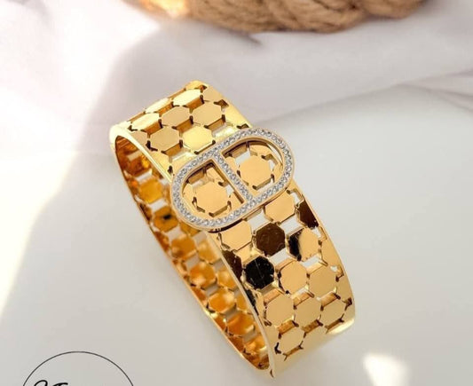 Iconic Oval Charm Bracelet