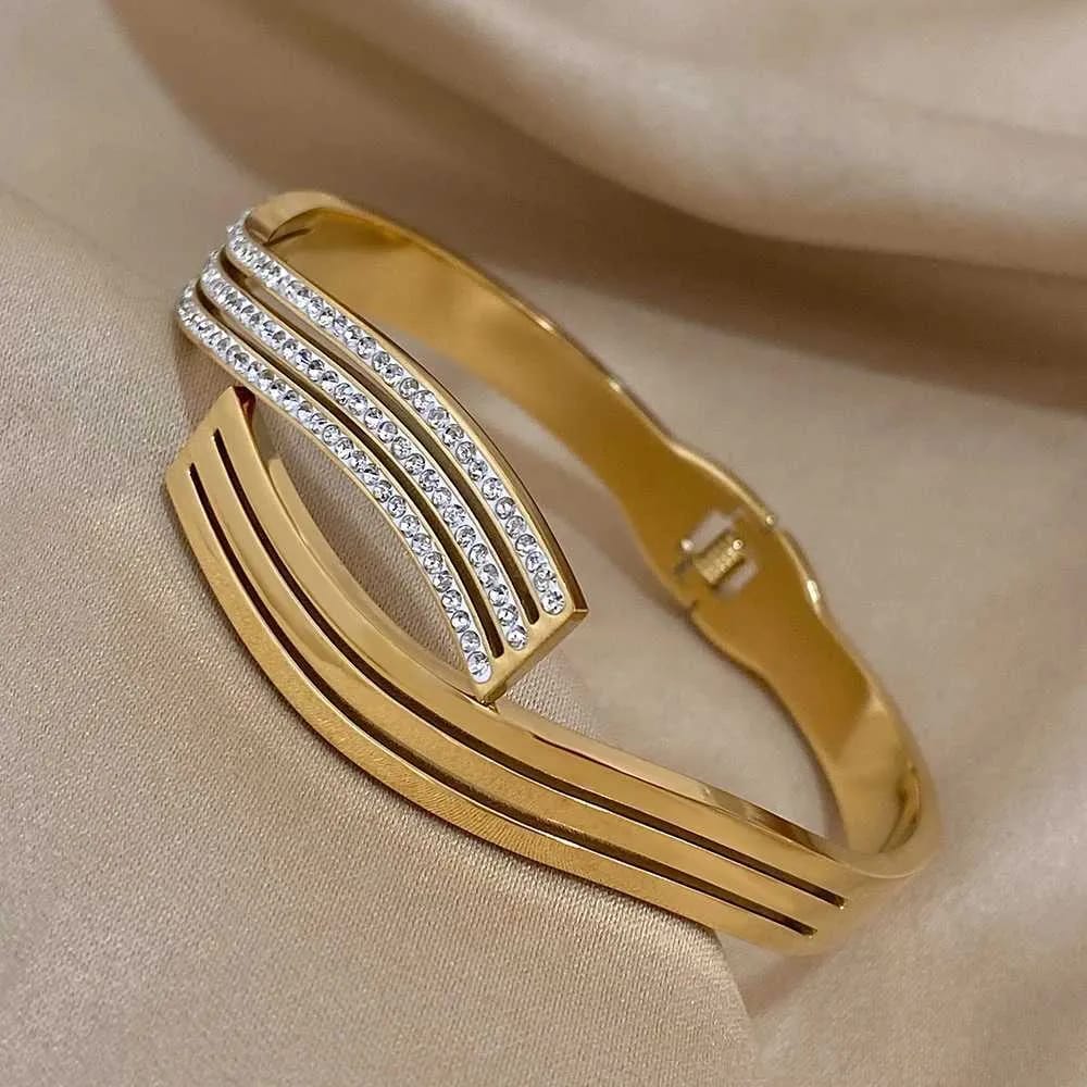 Waves of Gold Diamond Bangle