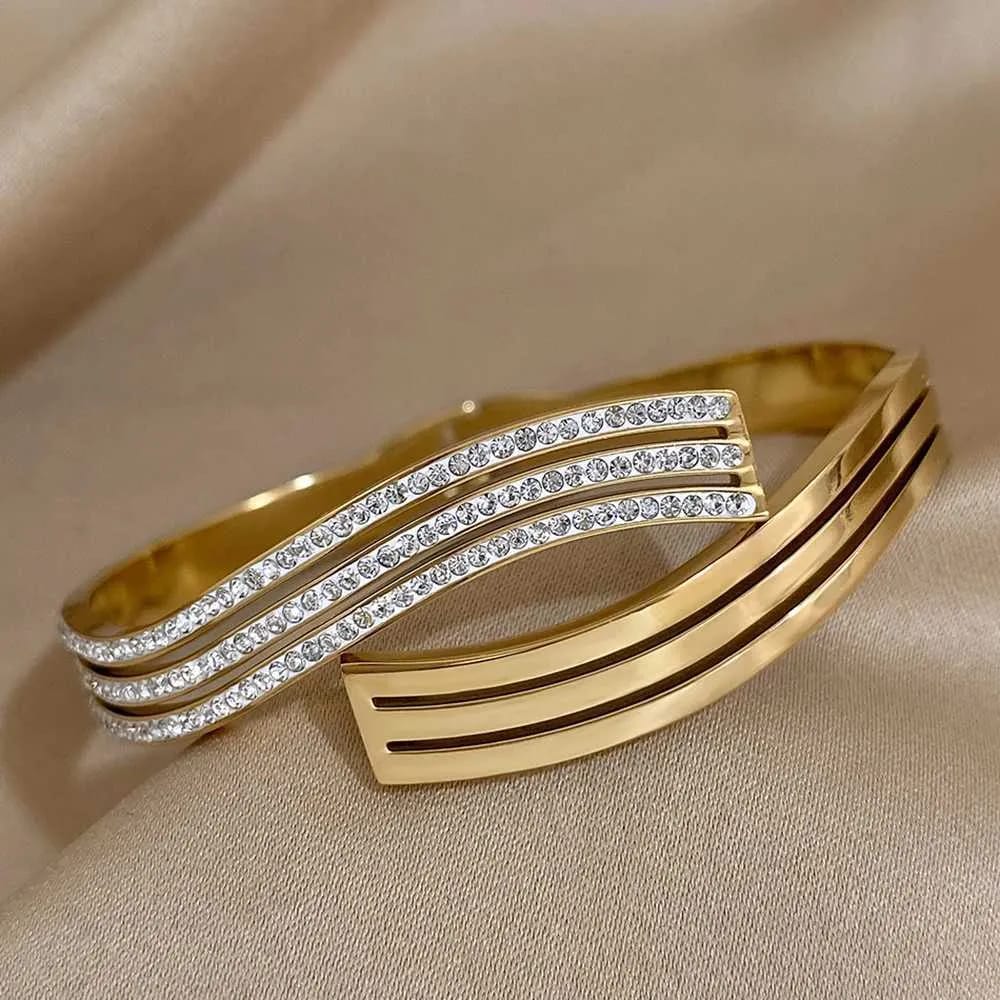 Waves of Gold Diamond Bangle