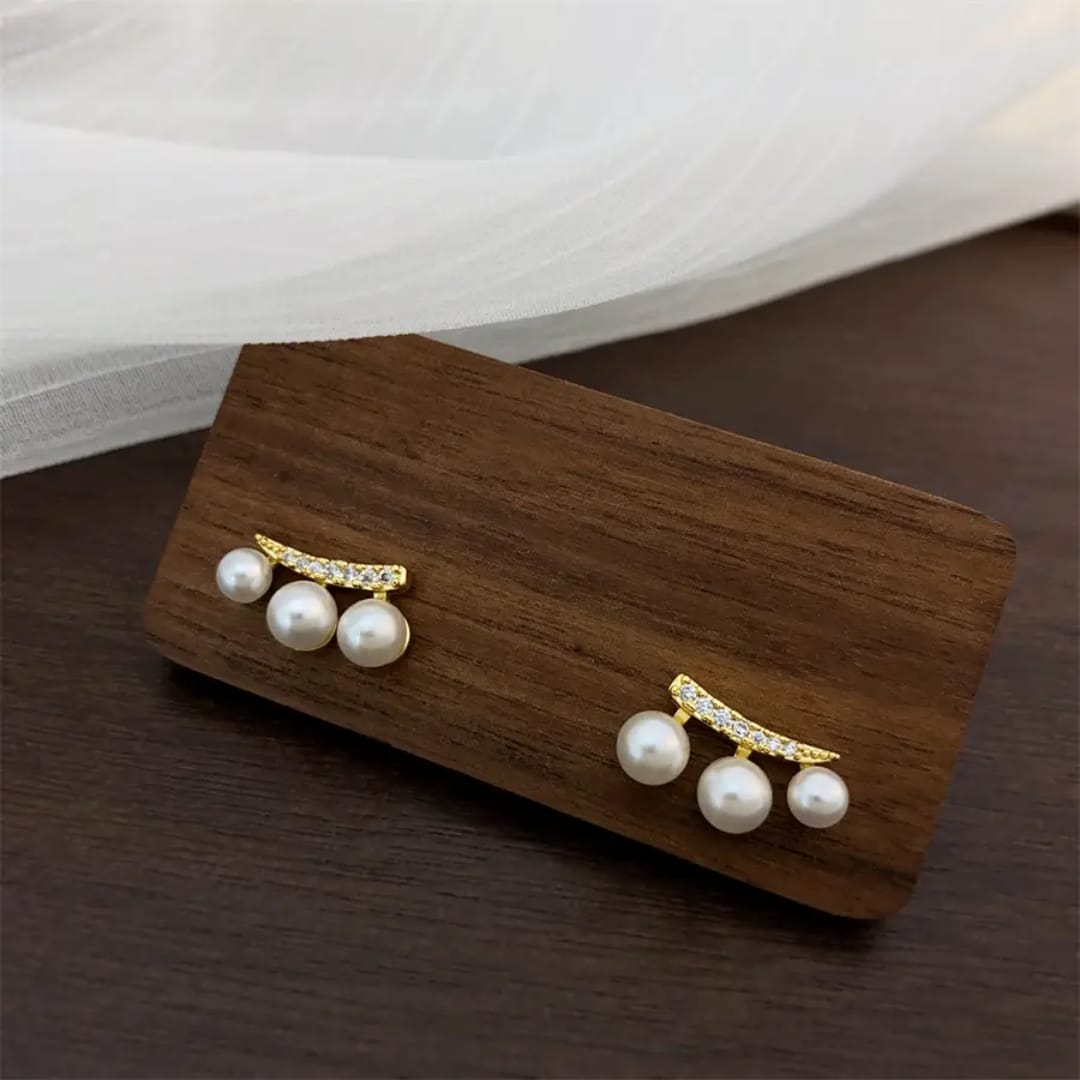 Trio Pearl Curve Earrings