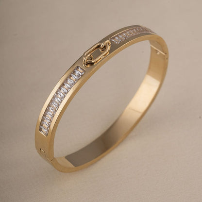 Gold Chain-Link Gem Bracelet