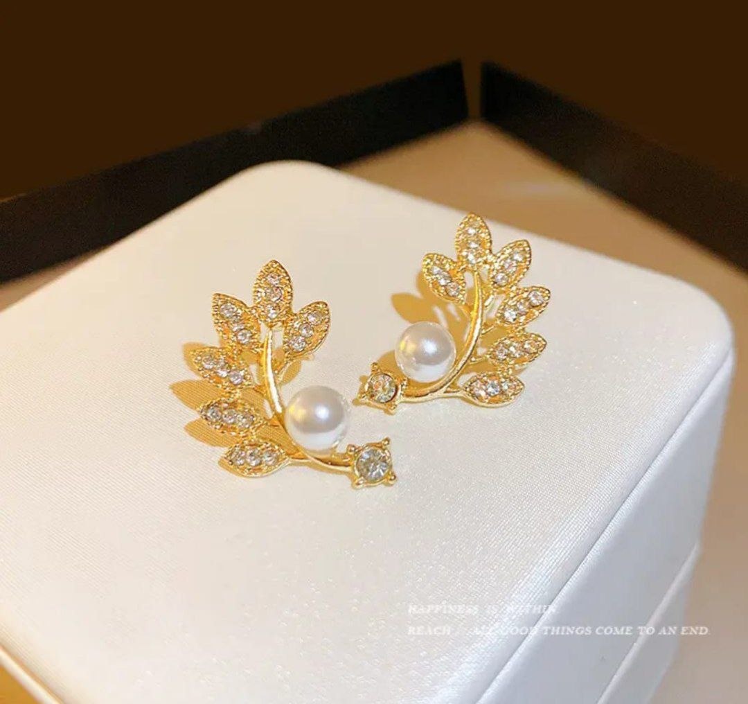Gold Laurel Pearl Earrings