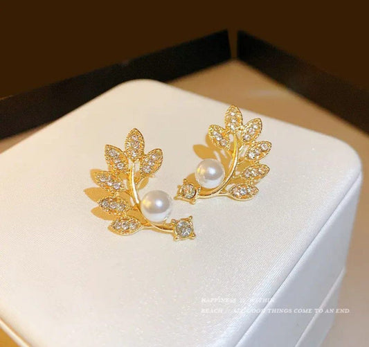 Gold Laurel Pearl Earrings