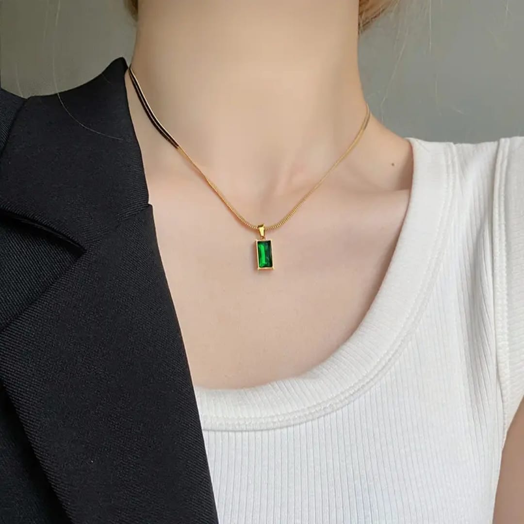 Emerald Glow Pendant Necklace