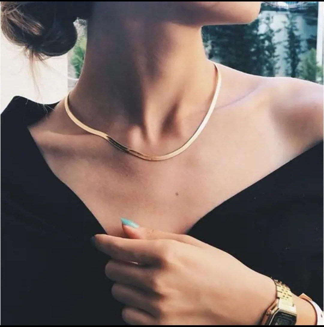 Golden Curve Necklace