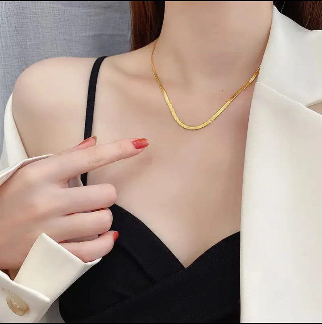Golden Curve Necklace