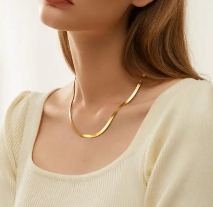 Golden Curve Necklace
