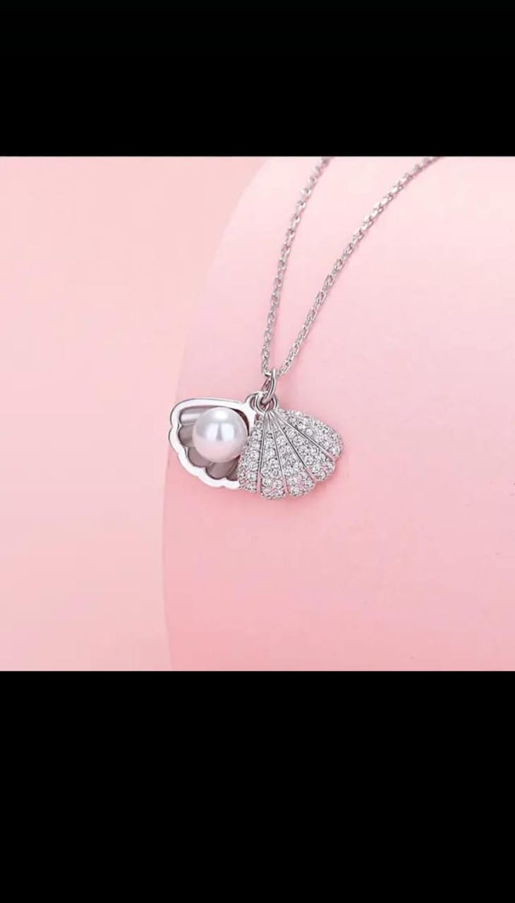 Seashell Pearl Pendant Necklace