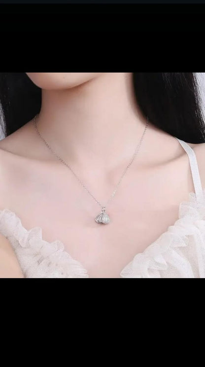 Seashell Pearl Pendant Necklace