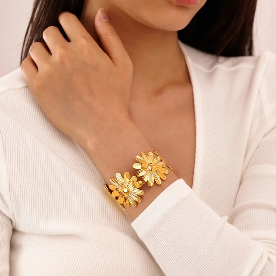 Golden Daisy Bloom Bracelet