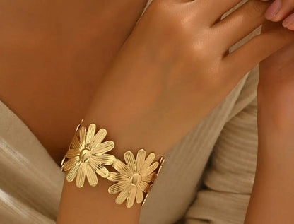Golden Daisy Bloom Bracelet