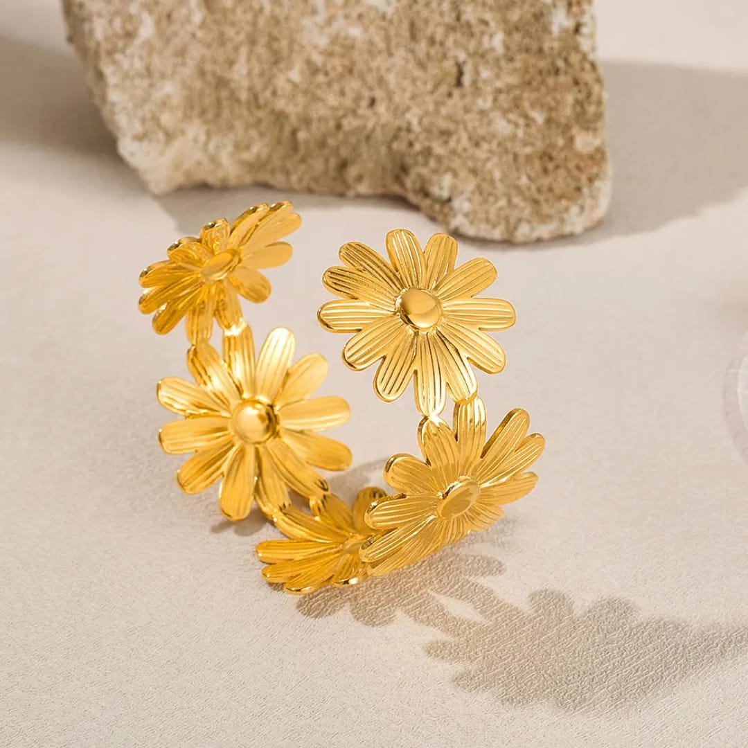 Golden Daisy Bloom Bracelet